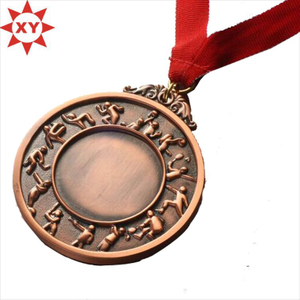Medallas de bronce antiguas grabadas diseño hermoso